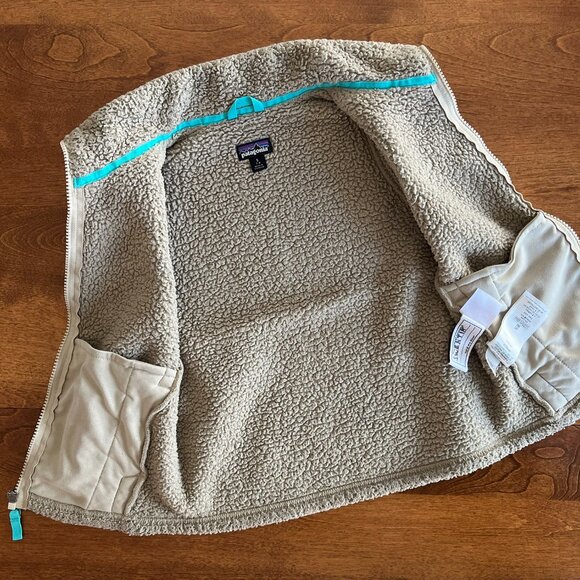 Patagonia cozy tan fleece vest S 7-8 - Picture 5 of 11